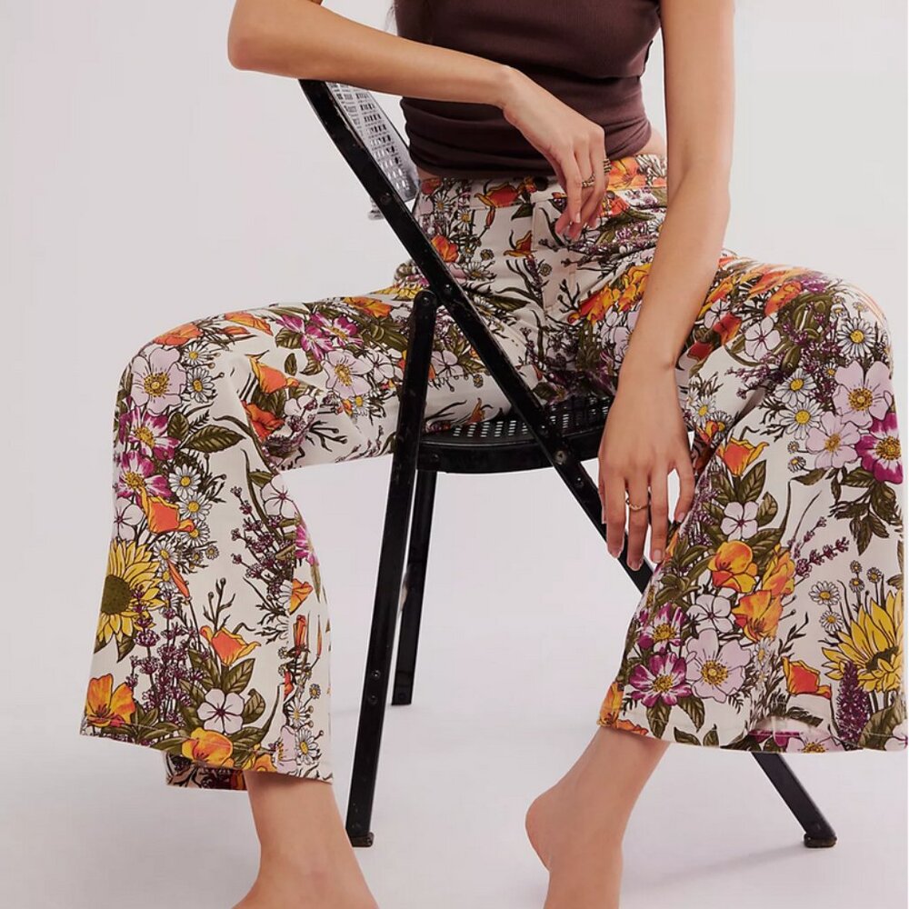 Wrangler Carly Flower Garden Flare - Picture 3 of 10